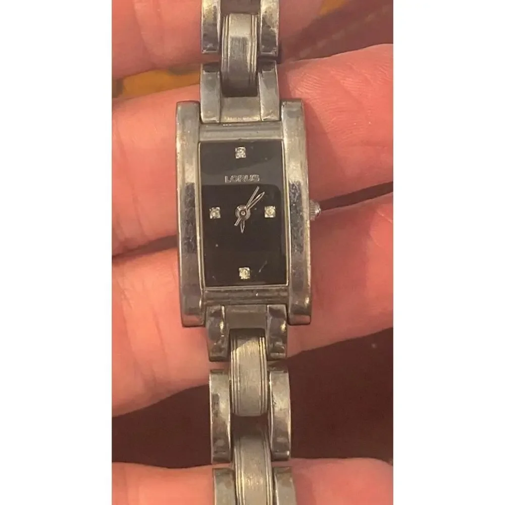 Woman's VTG Lorus Silver Tone Watch with Link Band, Diamond Accents